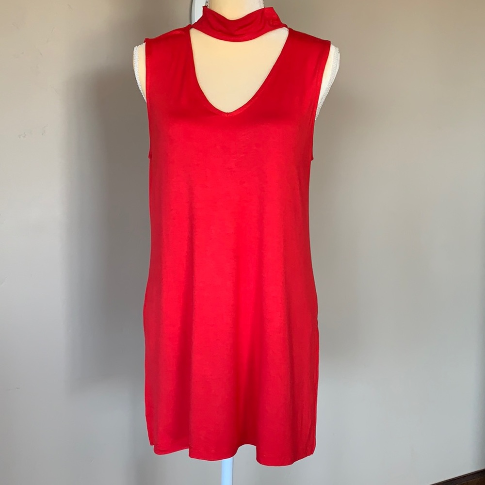 EUC Beautiful sleeveless red tunic size Large